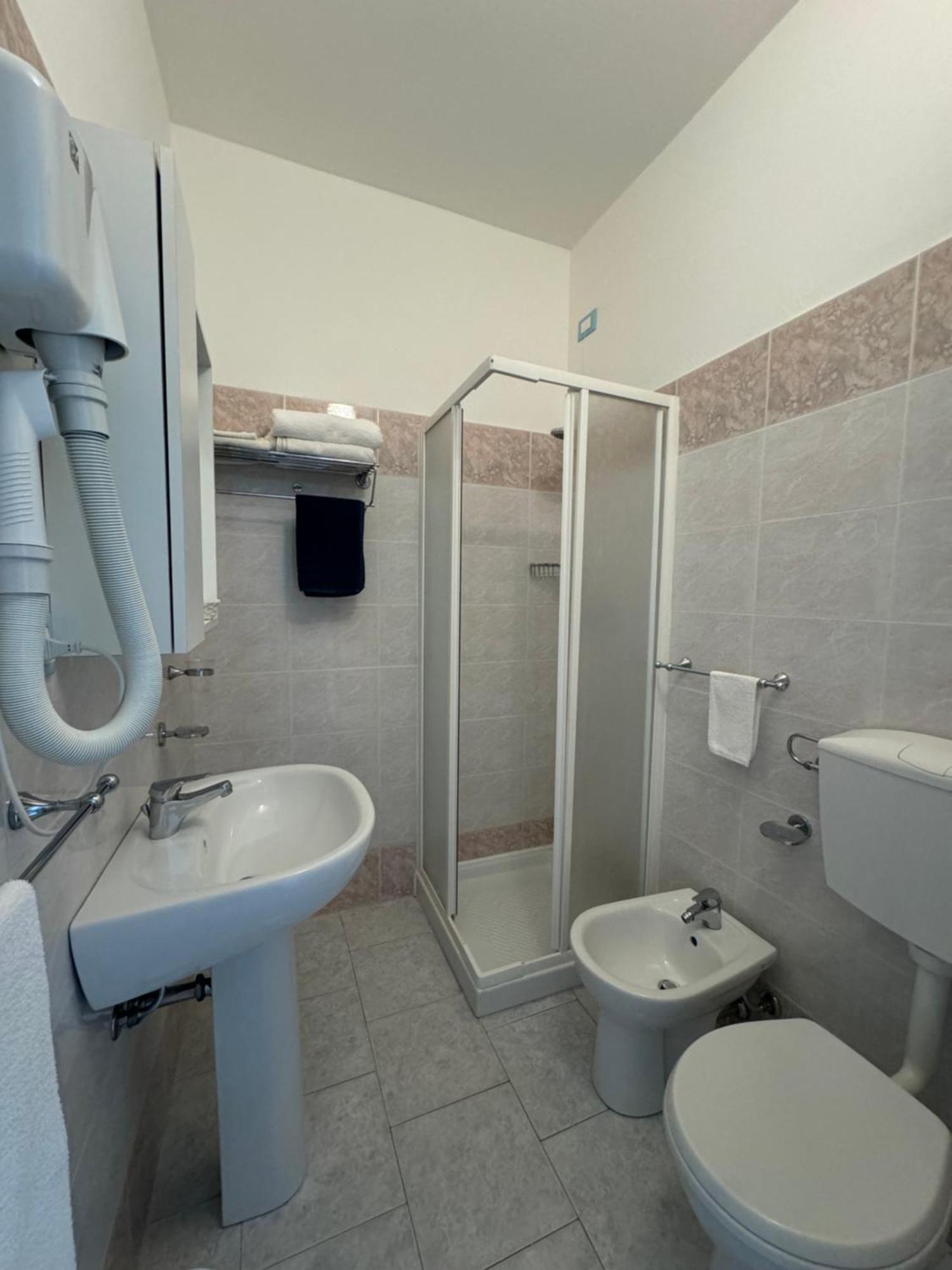 Hotel Bagno Stella Del Mare Marina Di Carrara Exterior foto