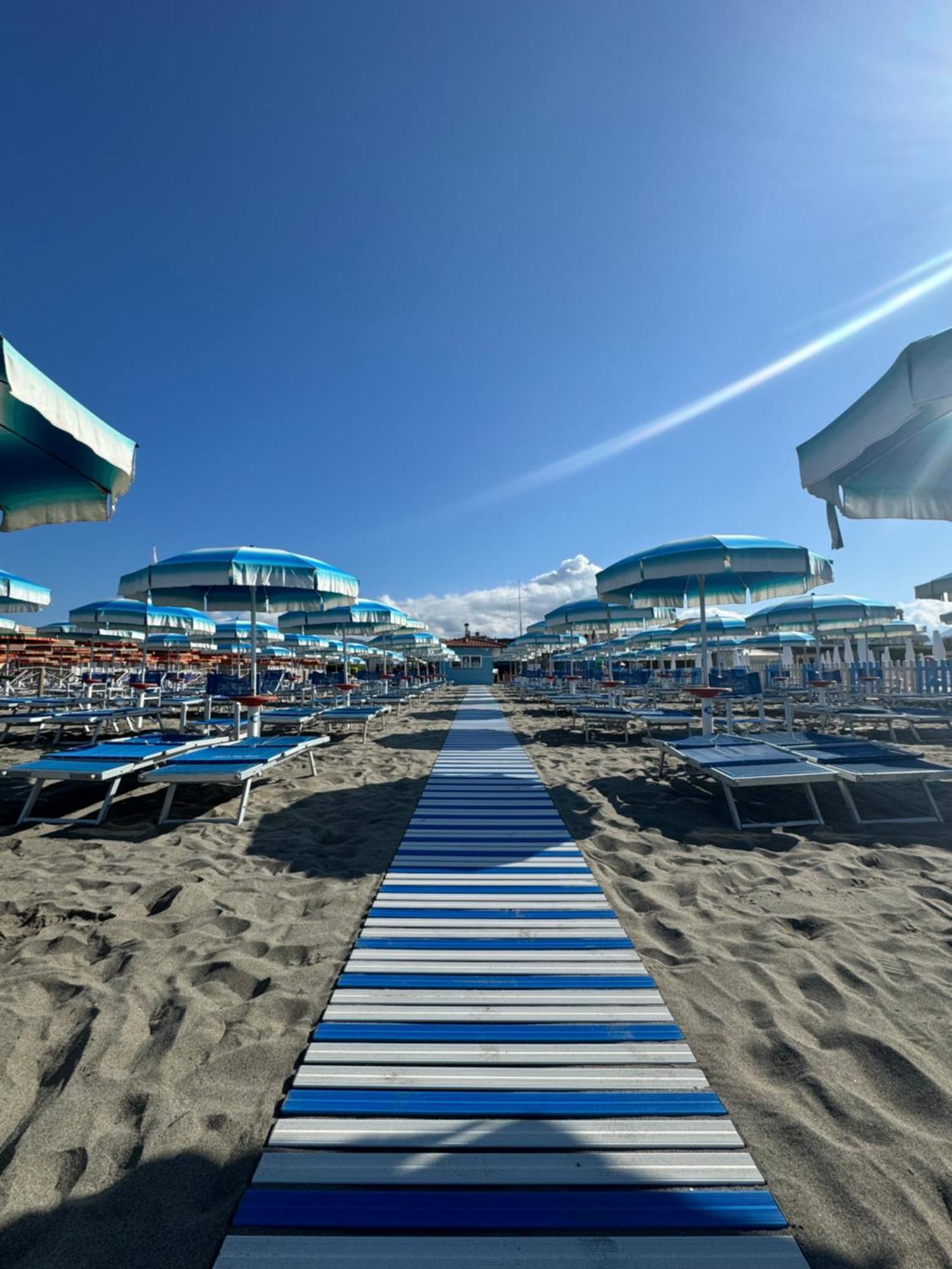 Hotel Bagno Stella Del Mare Marina Di Carrara Exterior foto